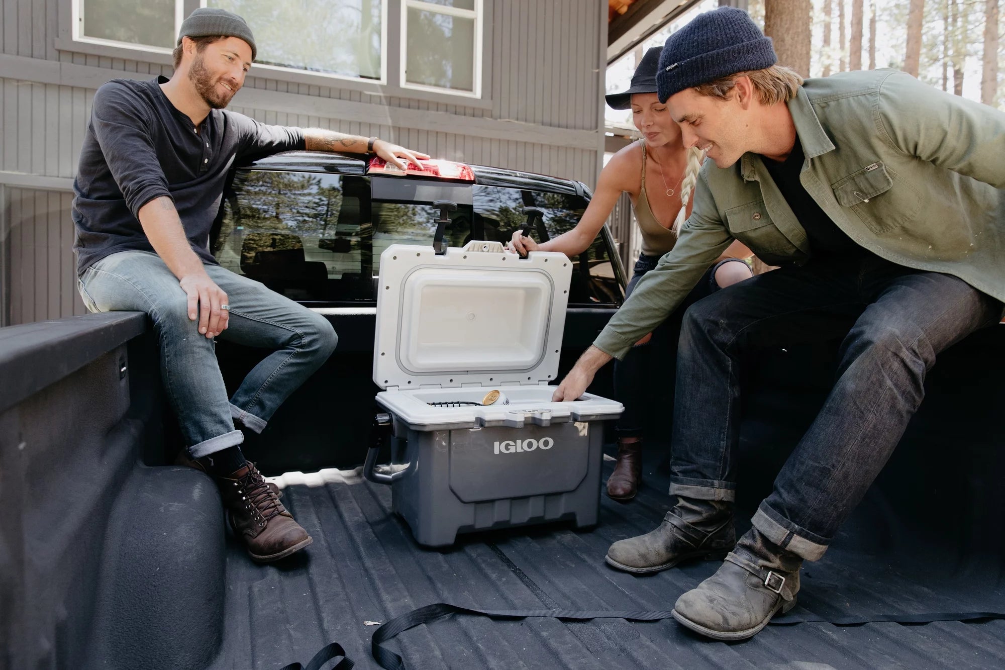 24 QT Gray Hard Sided Cooler J4136