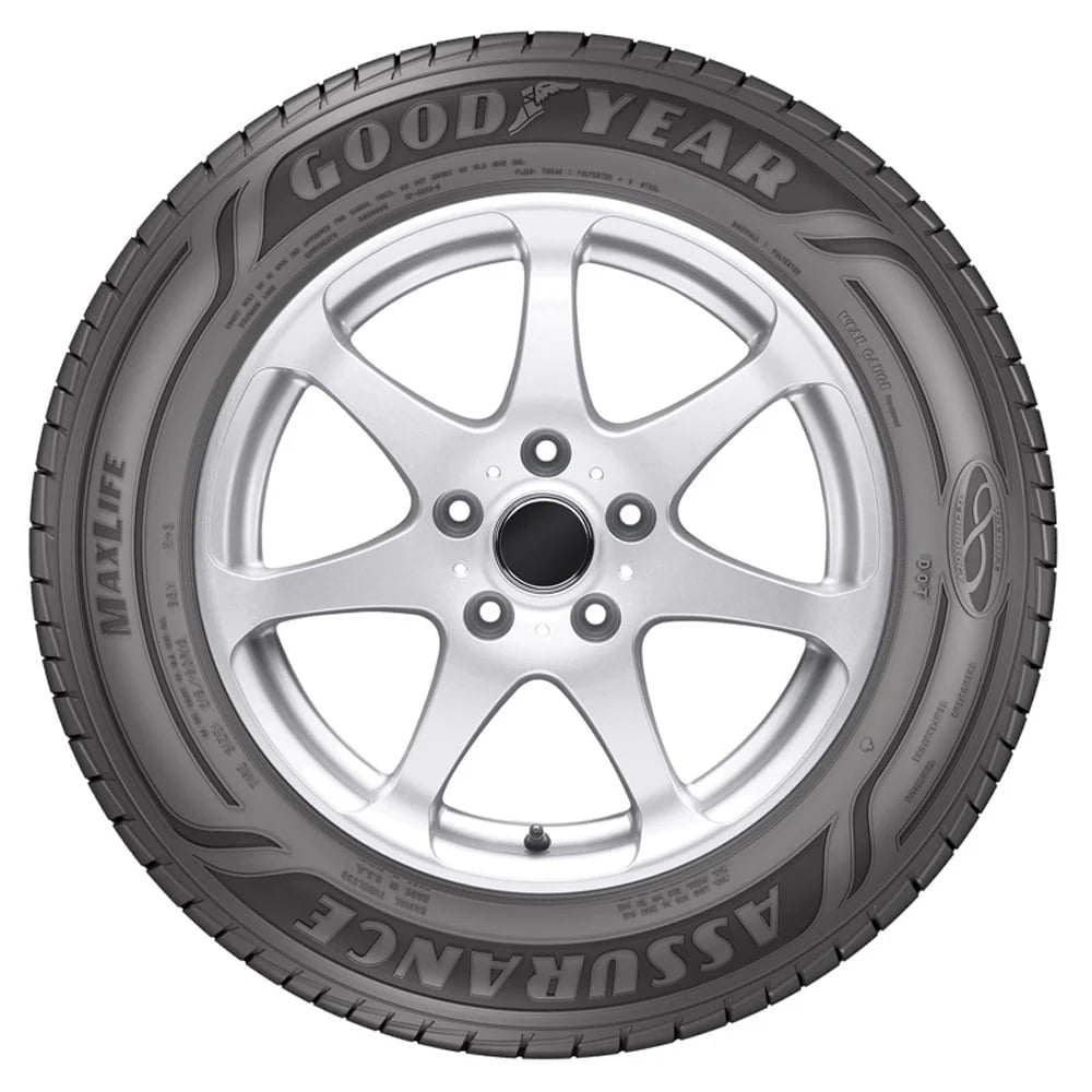 235/65R18 106V All-Season Tire S272