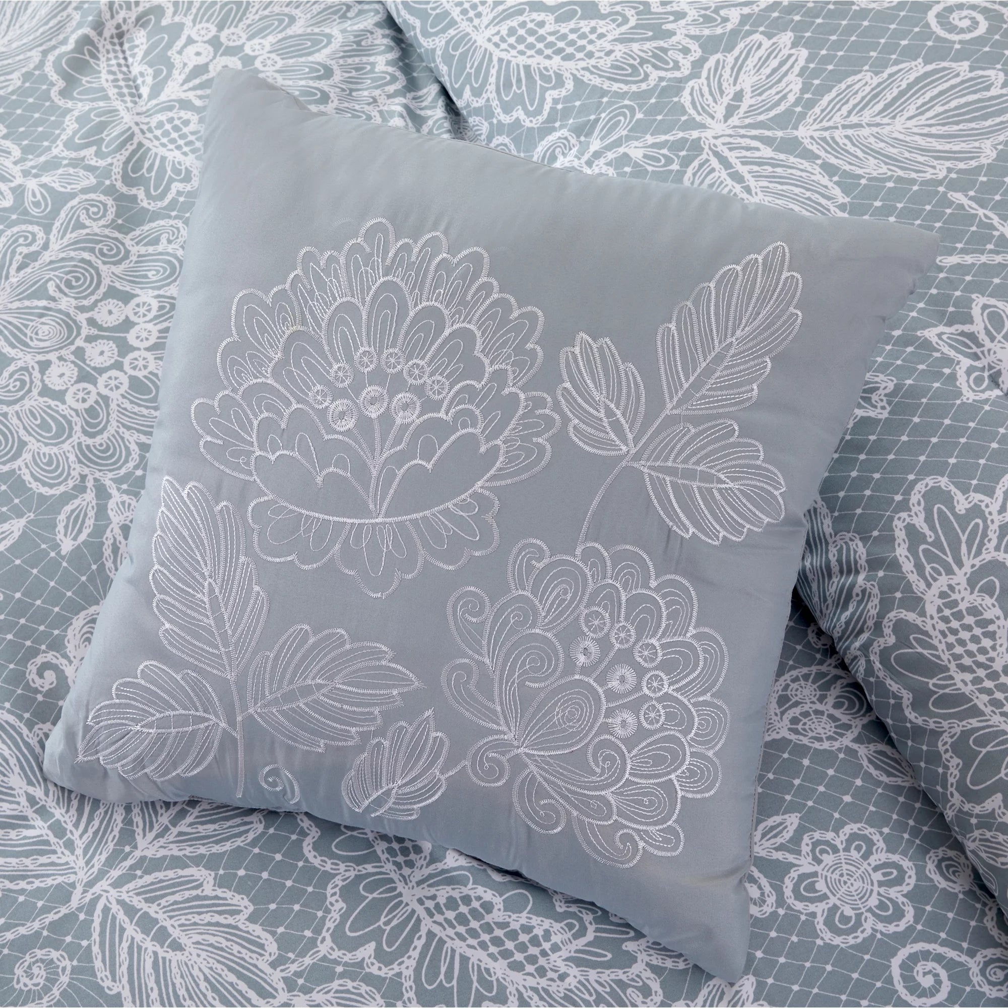 8-Piece Reversible Gray Floral Queen Bed in a Bag K825