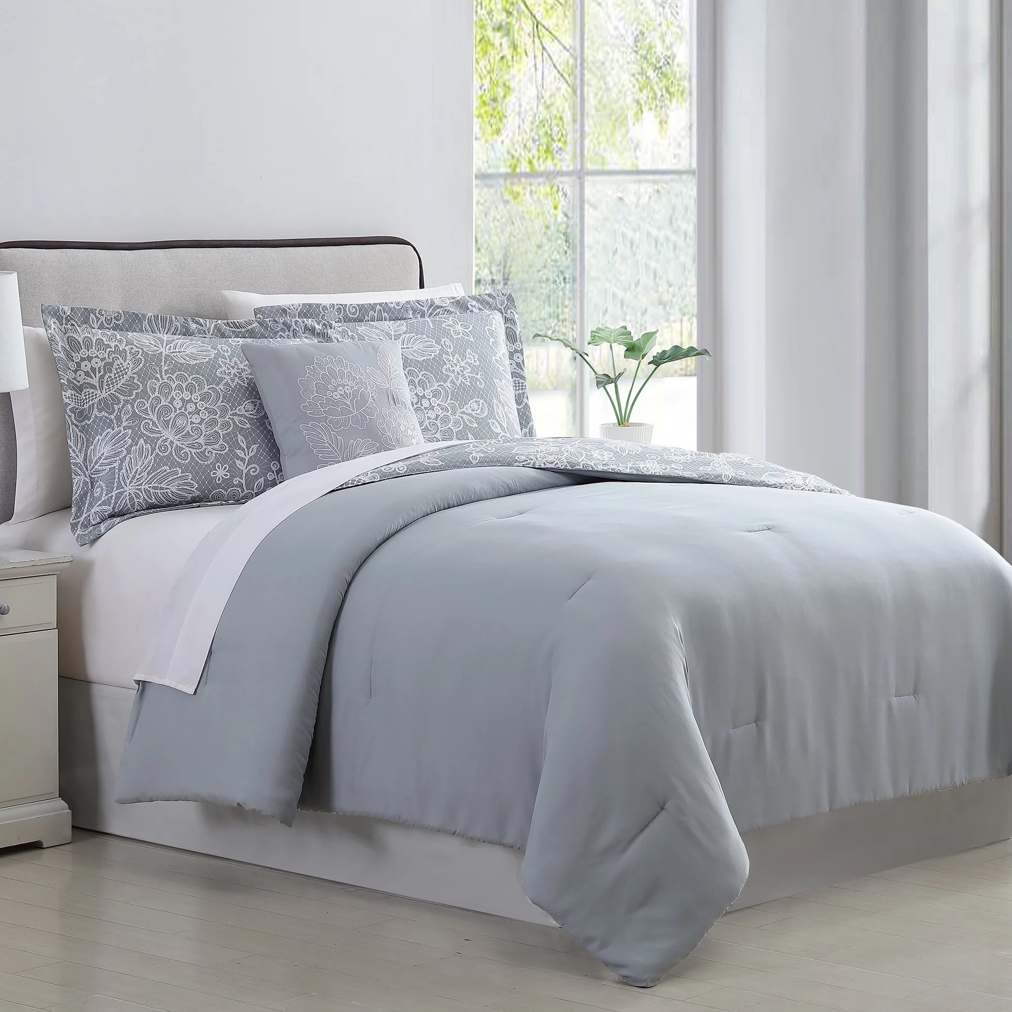 8-Piece Reversible Gray Floral Queen Bed in a Bag K825
