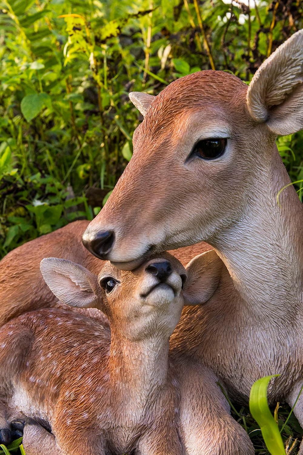 Cuddling Mother and Baby Deer Garden Statue G93789