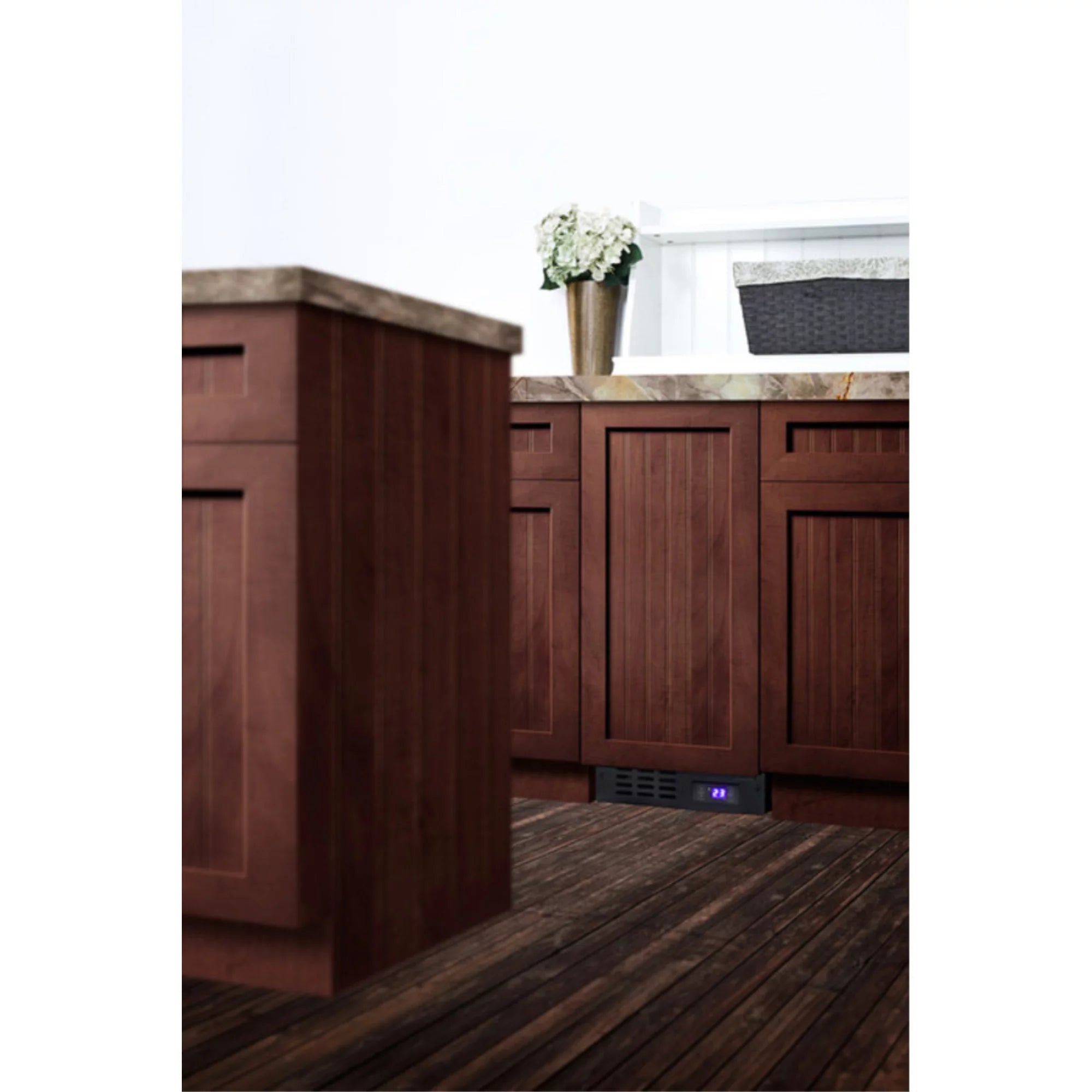 15" wide frost-free freezer with integrated door frame X487